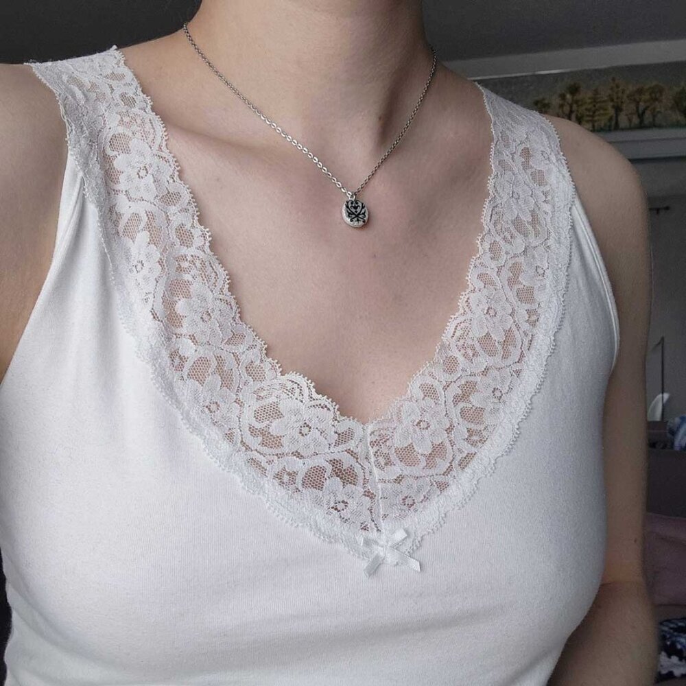 Gothic Versailles iridescent pearl necklace with a small silver chain - Picture 5 of 11